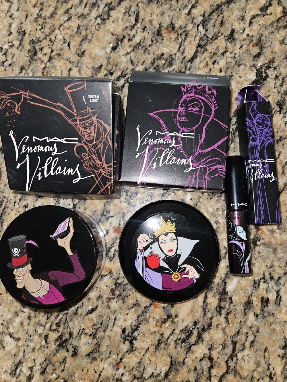 MAC Cosmetics Venomous Villains Compact & Lipstick Set - Black & Purple